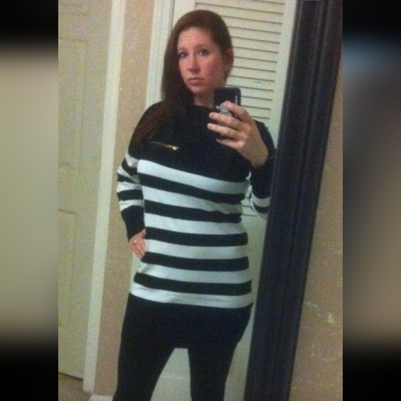 Venus Sweater Dress π€π€π€ B/W stripes with gold tone faux zipper, Womens sz Lg - Picture 2 of 8